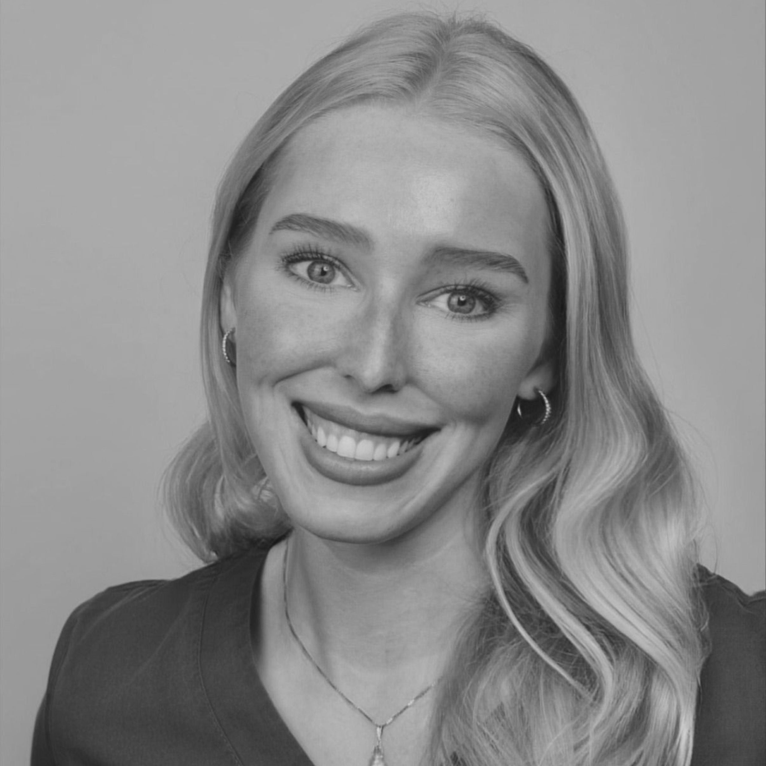 Zahnärztin Charlotte Lonnes zur Kombination aus Schall- und Rotlicht-Technologie von Mundplus