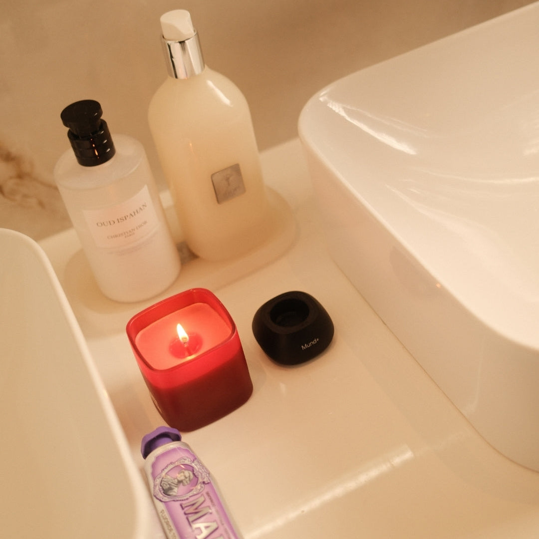 Mundplus One Schallzahnbürste in moderner Badezimmer-Umgebung